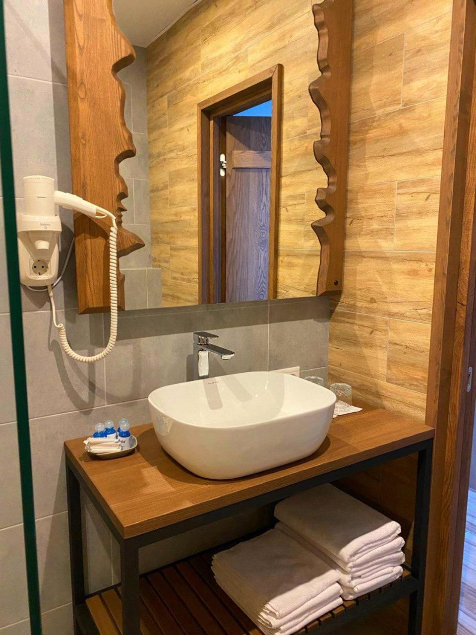 Hotel Фільварок Кмитів Velyki Kosharishcha Exterior foto
